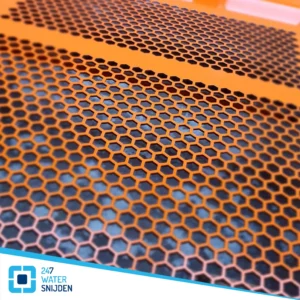 Project koelgaten in machinekap snijden