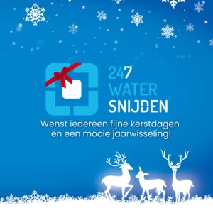 Blauwe kaart met sneeuw en rendieren: 247 Watersnijden wenst iedereen fijne kerstdagen en een mooie jaarwisseling