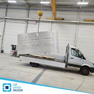 Pick-up truck in nieuw pand 247Watersnijden