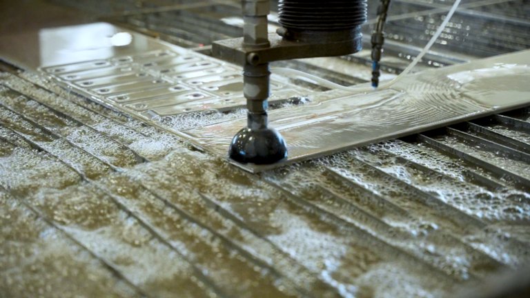 247 watersnijden.Still012